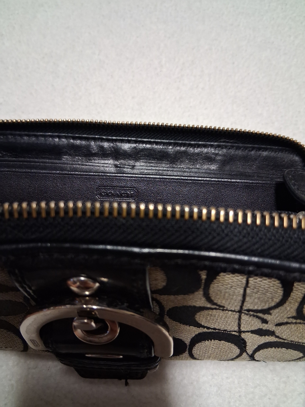 Vintage Coach Black/Tan Signature Canvas Buckle Zip Wallet - Picture 8 of 13